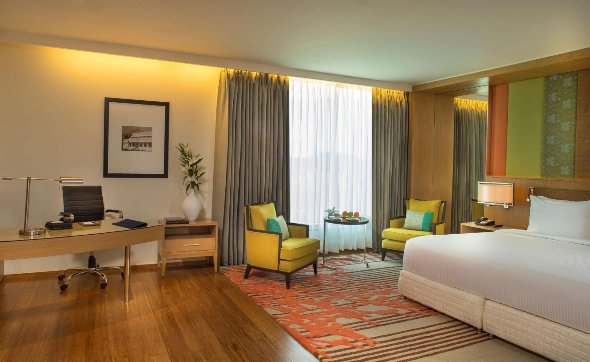Junior Suite with King bed, Bath tub, free Wi-fi, 1 way airport transfer,1443413782:JPEG
